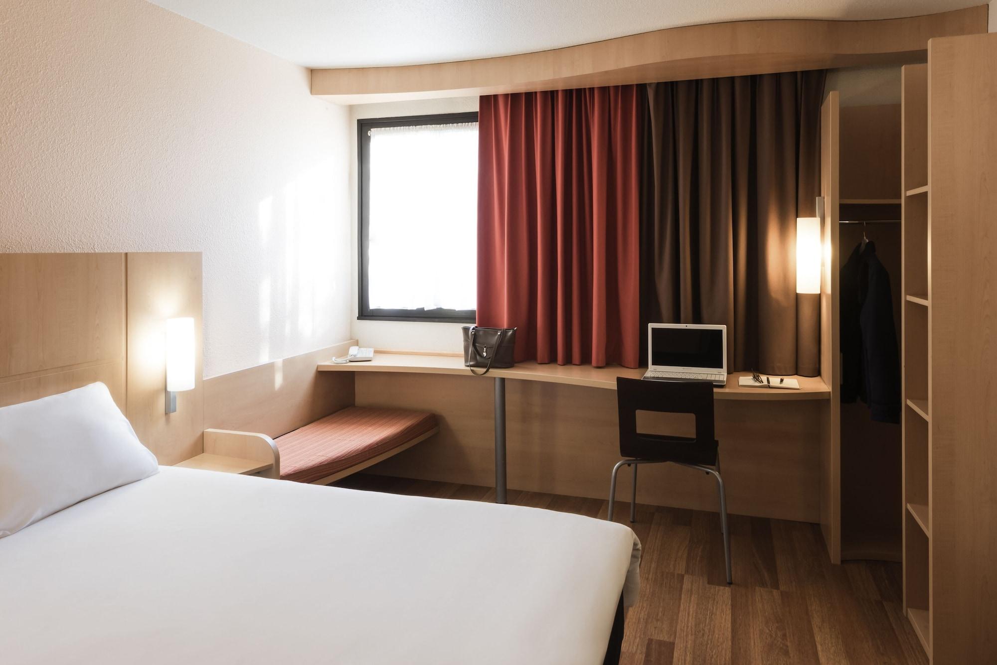 B&B Hotel Le Mans Centre Cathedrale Bagian luar foto
