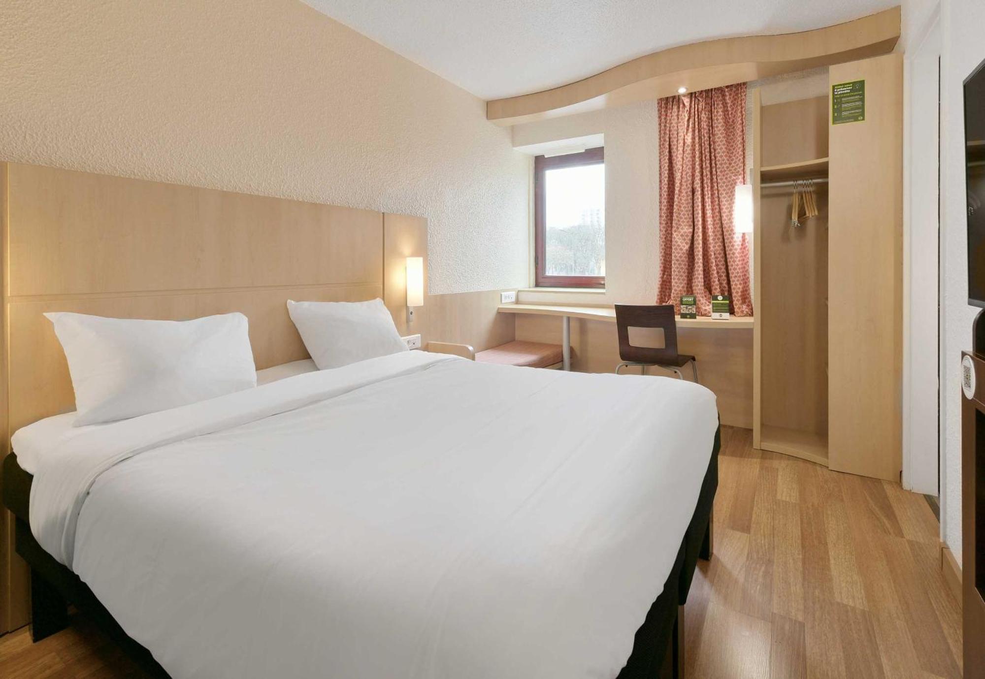 B&B Hotel Le Mans Centre Cathedrale Bagian luar foto