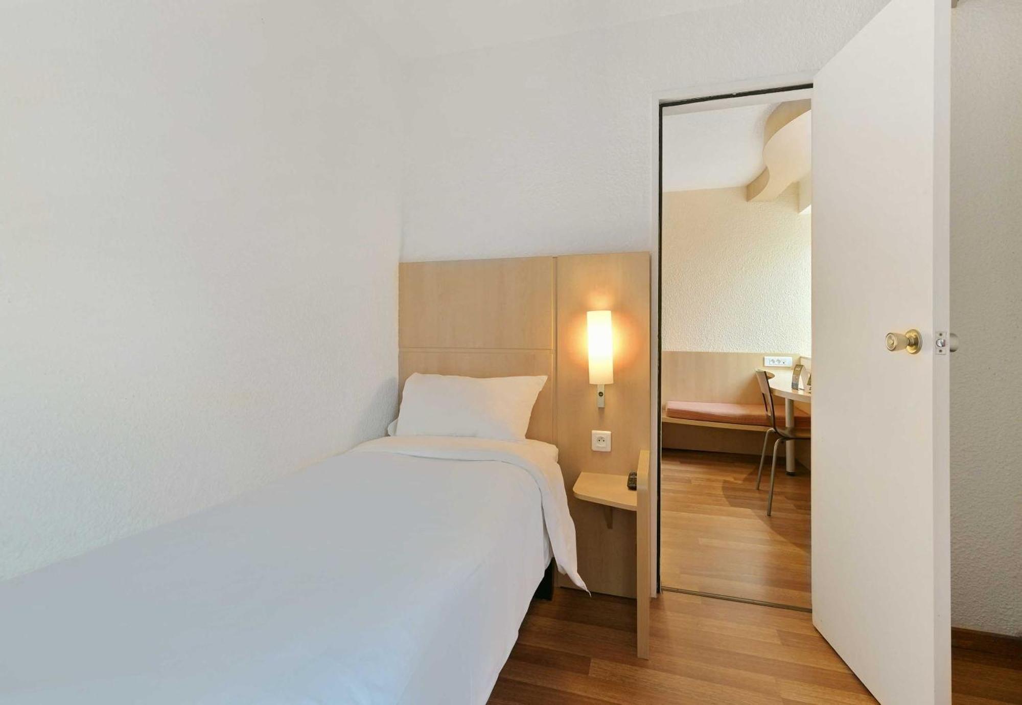 B&B Hotel Le Mans Centre Cathedrale Bagian luar foto